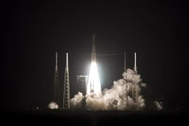 Tên lửa đẩy Atlas V mang theo tàu vũ trụ tự hành CST-100 Starliner của Boeing rời khỏi bệ phóng tại Mũi Canaveral, bang Florida, Mỹ ngày 20/12/2019. (Nguồn: AFP/TTXVN) 