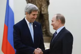 Tổng thống Nga Vladimir Putin (phải) đã có cuộc gặp với Ngoại trưởng Mỹ John Kerry. (Nguồn: Reuters)