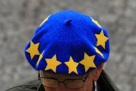 Một người biểu tình phản đối Brexit đội mũ ủng hộ EU ở Manchester. (Nguồn: DPA) 