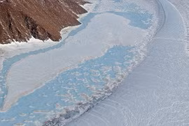Sông băng tại Đông Bắc Greenland ngày 19/4/2013. (Nguồn: AFP/TTXVN)