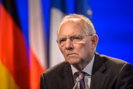 Bộ trưởng Tài chính Đức Wolfgang Schauble trong cuộc họp báo ở Paris, Pháp ngày 22/2. (Nguồn: EPA/TTXVN)