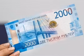 Đồng tiền mệnh giá 2.000 ruble của Nga. (Nguồn: AFP/TTXVN) 