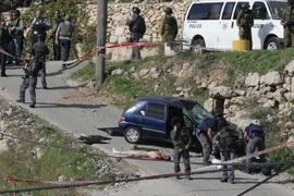 Binh sỹ Israel phong tỏa tại hiện trường vụ tấn công của người Palestine ở Beit Omar, gần Hebron ngày 27/11. (Nguồn: AFP/TTXVN)