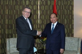 Thủ tướng Nguyễn Xuân Phúc tiếp ông Steven Vanackere, nguyên Bộ trưởng Ngoại giao Bỉ, Chủ tịch Nhóm các Nghị sỹ Đảng Dân chủ Thiên chúa giáo của Thượng viện Bỉ. (Ảnh: Thống Nhất/TTXVN) 