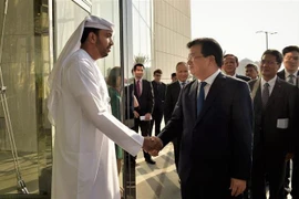 Phó Thủ tướng Trịnh Đình Dũng tiếp Quốc Vụ khanh phụ trách kinh tế, đầu tư UAE Sultan Bin Ahmed Al Jaber. (Nguồn: TTXVN) 
