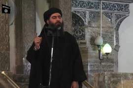 Thủ lĩnh Abu Bakr al-Baghdadi thuyết giáo tại một nhà thờ Hồi giáo ở thành phố Mosul, Iraq. (Nguồn: AFP/TTXVN)