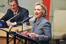 Cựu Ngoại trưởng Mỹ Hillary Clinton lên tiếng về vụ email cá nhân 