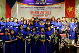Ban chấp hành mới của Mái ấm Việt Séc ra mắt. (Ảnh: Trần Quang Vinh/Vietnam+)