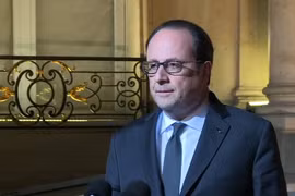 Tổng thống Pháp phát biểu tại Cung điện Elysees, Paris sau vụ nổ súng ngày 20/4. (Nguồn: AFP/TTXVN)