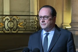 Tổng thống Pháp phát biểu tại Cung điện Elysees, Paris sau vụ nổ súng ngày 20/4. (Nguồn: AFP/TTXVN)