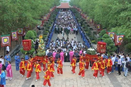 Phân luồng giao thông phục vụ Giỗ Tổ Hùng Vương năm 2015