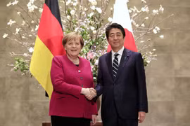 Thủ tướng Đức Angela Merkel và người đồng cấp Nhật Bản Shinzo Abe. (Nguồn: AP) 