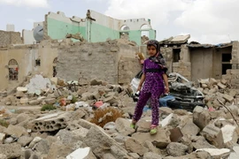 Cảnh đổ nát sau cuộc không kích ở Yemen ngày 25/3. (Nguồn: EPA/TTXVN)