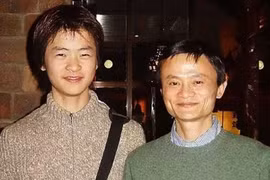 Jack Ma và con trai. (Nguồn: ntdtv.com)