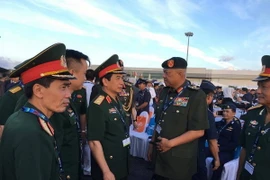Trung tướng Phan Văn Giang (giữa) dẫn đầu Đoàn Việt Nam tham dự triển lãm. (Ảnh: Lê Hòa/Vietnam+)