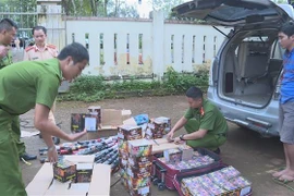 Số pháo bị lực lượng chức năng thu giữ. (Nguồn: TTXVN) 