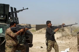 Lực lượng Chính phủ Iraq làm nhiệm vụ tại khu vực Shuhada, Fallujah ngày 15/6. (Nguồn: AFP/TTXVN)