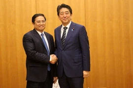 Ông Phạm Minh Chính, Ủy viên Bộ Chính trị, Bí thư Trung ương Đảng, Trưởng Ban Tổ chức Trung ương hội kiến với Thủ tướng Nhật Bản Shinzo Abe. (Ảnh: Thành Hữu/TTXVN)