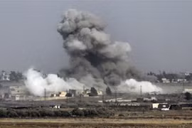 Khói bốc lên sau một cuộc không kích tại Syria. (Nguồn: AFP/TTXVN) 