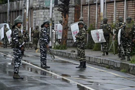 Lực lượng an ninh tuần tra trong thời gian giới nghiêm tại Srinagar ngày 10/8/2019. (Nguồn: AFP/TTXVN) 