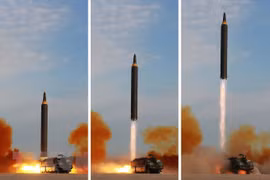 Tên lửa đạn đạo Hwasong-12 được phóng thử từ một địa điểm bí mật ở Triều Tiên. (Nguồn: AFP/TTXVN)