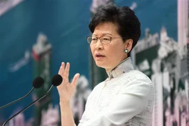 Người đứng đầu Đặc khu Hành chính Hong Kong Lâm Trịnh Nguyệt Nga tại cuộc họp báo ở Hong Kong ngày 15/6. (Nguồn: AFP/TTXVN) 