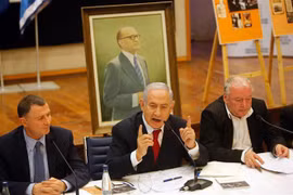 Thủ tướng Israel đồng thời là lãnh đạo đảng Likud Benjamin Netanyahu (giữa). (Nguồn: THX/TTXVN) 