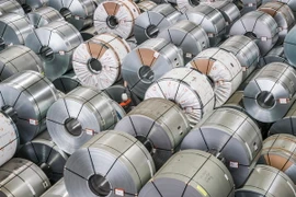 Sản phẩm thép cuộn tại một nhà máy ở Salzgitter, Đức. (Nguồn: EPA/TTXVN)