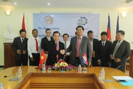 Quang cảnh lễ ký kết. (Ảnh: Minh Hưng-Chanh Đa/TTXVN)