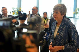 Thủ tướng Anh Theresa May phát biểu với báo giới tại Sharm el-Sheikh, Ai Cập, ngày 24/2/2019. (Nguồn: AFP/TTXVN) 