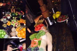 Cư dân mạng phẫn nộ vì tiệc hoa quả trên thân thể phụ nữ