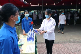 Thí sinh được hỗ trợ chu đáo tại Hội đồng thi Bắc Giang. (Ảnh: Sở GDĐT Bắc Giang)