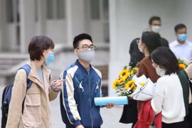 Trước thềm năm học mới, vẫn có nhiều học sinh "mắc kẹt" vì tránh dịch, chưa thể trở lại trường. (Ảnh minh họa: TTXVN)