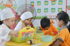 Các học sinh tham gia học theo mô hình dự án. (Ảnh: PV)