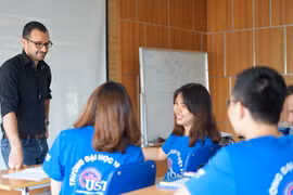 Giờ học của giảng viên, sinh viên Đại học Việt-Pháp. (Ảnh: PV/Vietnam+)