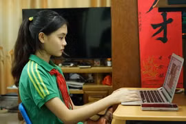 Học sinh bắt đầu năm học mới 2021-2022 theo hình thức trực tuyến (CTV/Vietnam+)