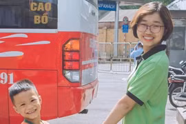 Dù hoàn cảnh khó khăn nhưng Hằng luôn hết mình hỗ trợ những em nhỏ có hoàn cảnh khó khăn. (Ảnh: NVCC)