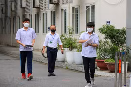 Thí sinh dự thi vào lớp 10 tại Hà Nội. (Ảnh: Minh Sơn/Vietnam+)