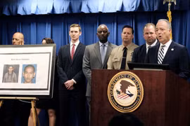Cơ quan tư pháp bang California họp báo công bố vụ bắt giữ Mark Steven Domingo. (Nguồn: AP)