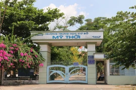 Trường Trung học Cơ sở Mỹ Thới, thành phố Long Xuyên nơi xảy ra sự việc. (Ảnh: Công Mạo/TTXVN)