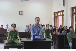Bị cáo Tạ Tiến Tùng tại phiên tòa xét xử. (Ảnh: Nguyễn Chinh/TTXVN)