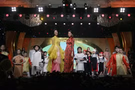 Hoa hậu Hoàn vũ H'Hen Nie tại đêm bế mạc lễ hội Áo dài Thành phố Hồ Chí Minh lần 6-2019. (Ảnh: Thanh Vũ/TTXVN)
