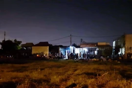 Công an phong tỏa căn nhà nơi hiện trường vụ án. (Nguồn: TTXVN phát)