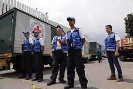 Các điều phối viên tại kho tiếp nhận hàng viện trợ của ICRC cho Venezuela, ngày 16/4. (Nguồn: AP)
