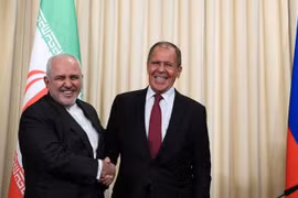 Ngoại trưởng Nga Sergei Lavrov và Ngoại trưởng Iran Mohammad Javad Zarif trong cuộc gặp ngày 2/9. (Nguồn: AFP)