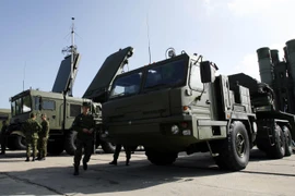 Hệ thống phòng thủ tên lửa S-400 Triumph của Nga tại Elektrostal. (Nguồn: AFP/TTXVN)
