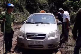 Bắt giữ ba đối tượng người nước ngoài giết người, cướp xe taxi