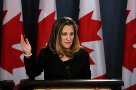 Ngoại trưởng Canada Chrystia Freeland phát biểu tại một cuộc họp báo ở Ottawa. (Nguồn: AFP/TTXVN)