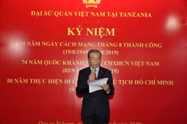 Đại sứ Việt Nam tại Tanzania Đặng Kim Doanh phát biểu tại buổi lễ. (Nguồn: TTXVN phát)