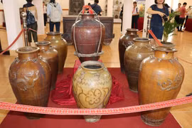 Hiện vật Ché-Gốm Gò Sành (Thế kỷ XIV-XVII) trưng bày tại triển lãm chuyên đề Gốm Chăm xưa và nay, tháng 12/2018. (Ảnh: Nguyễn Thành/TTXVN)